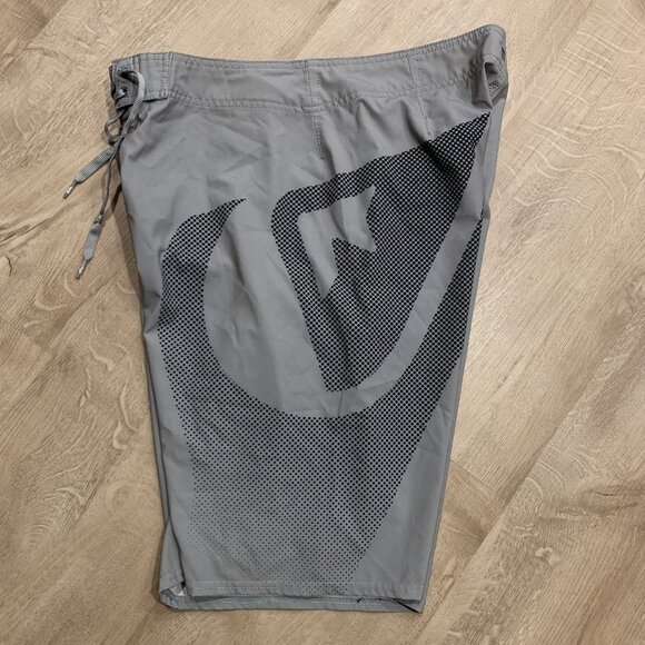 Quiksilver Wave Logo Surf Board Shorts Men's Size 34 Gray Side Pocket Swim Trunk - Picture 1 of 8